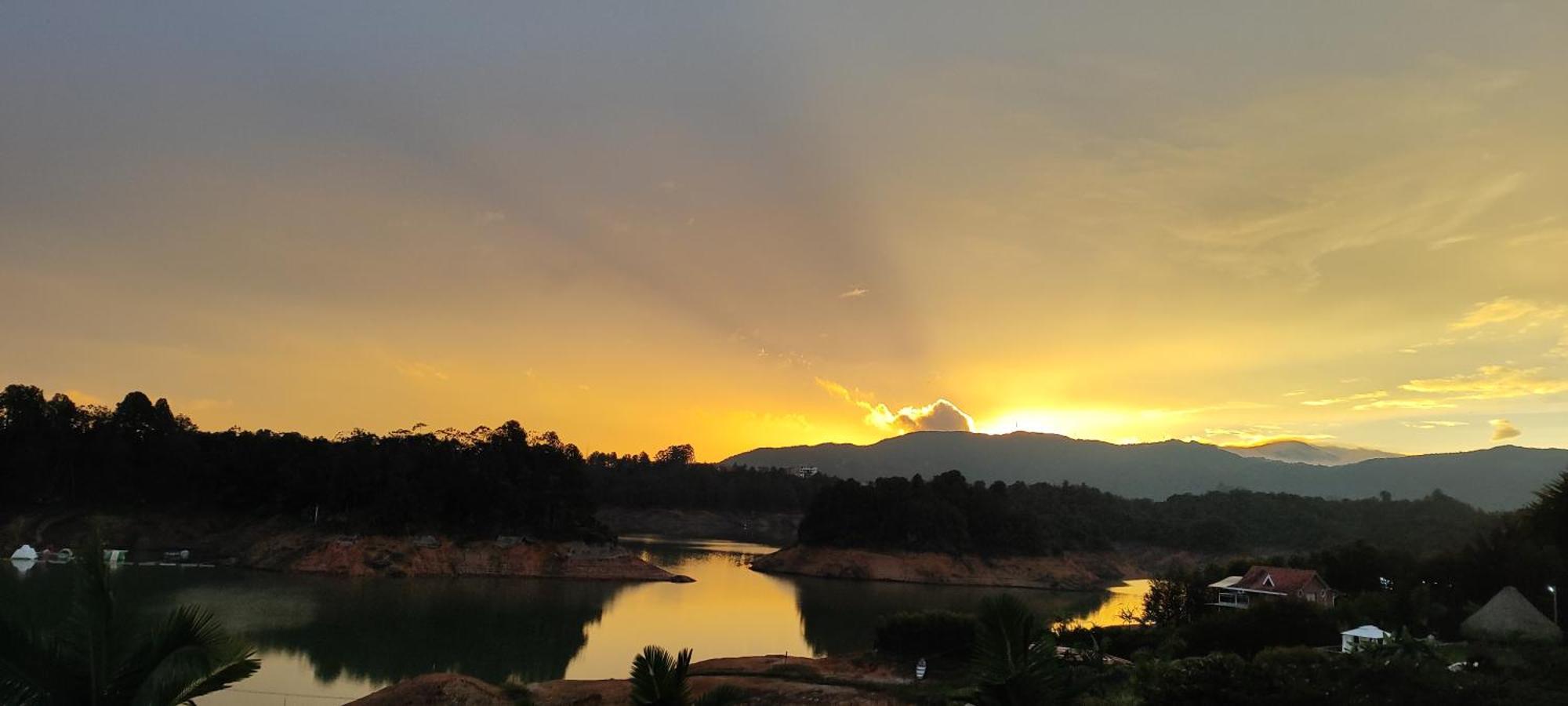 Hotel Aguas Abiertas Guatape Exterior photo